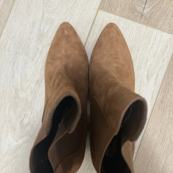 Steve Madden Addy Cognac Suede Bootie - Size 11 - Picture 6 of 9